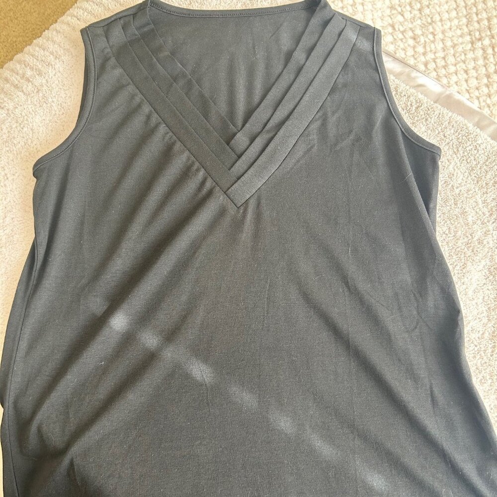 LOMON Tank Top Black Knit V-Neck Curved Hem A-Line Casual Relaxed Fit Size M NWT - Picture 5 of 9